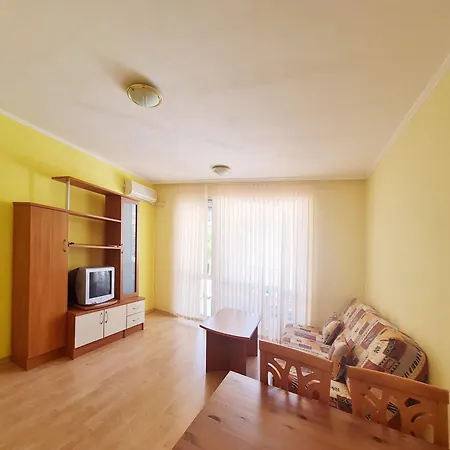 Sunny Апартамент *