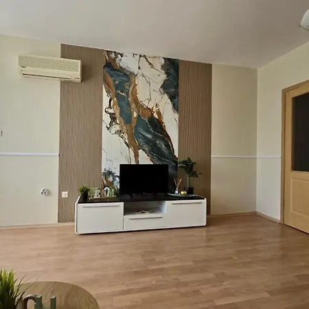 Sunny Apartment *